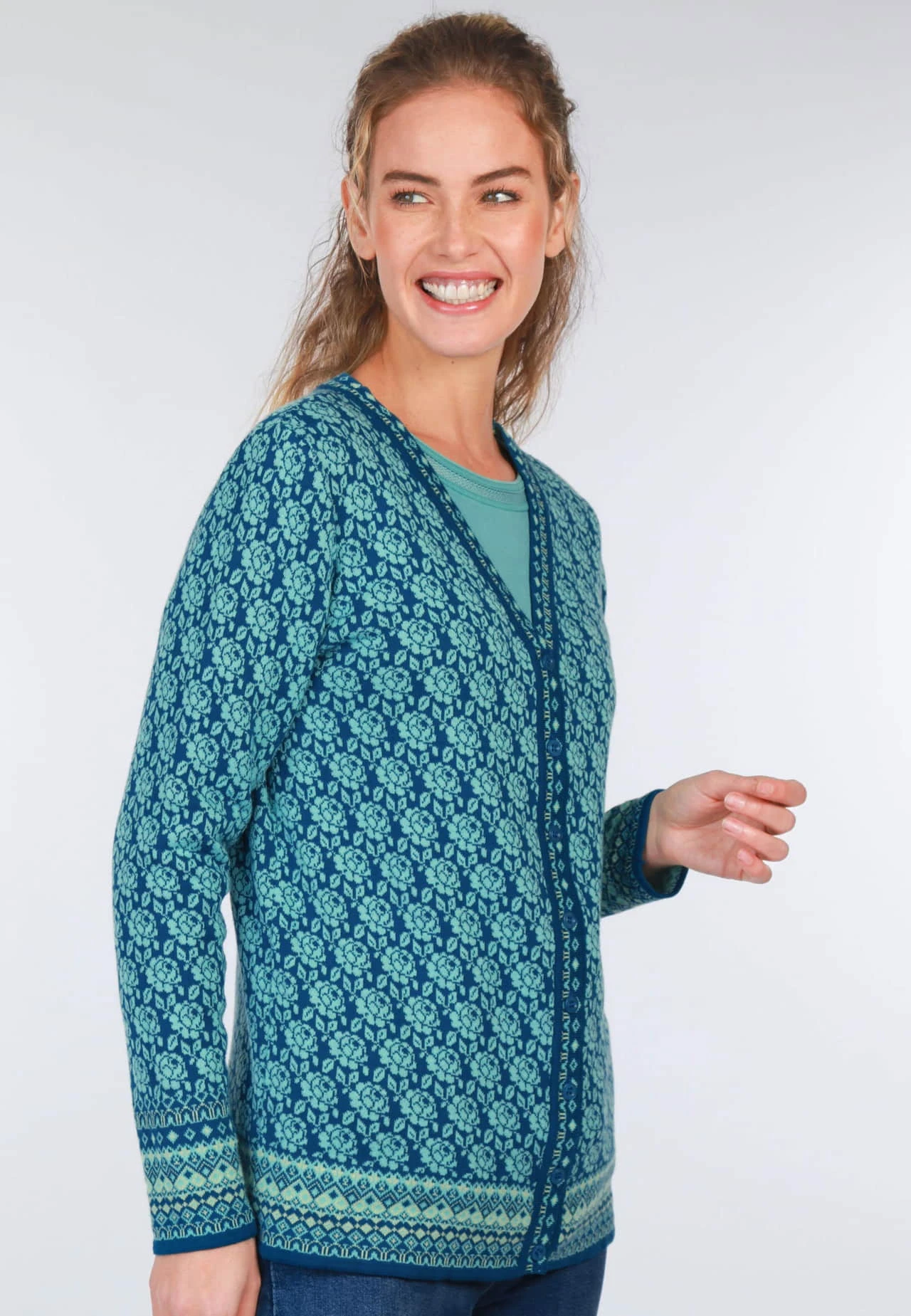 Strickjacke Christi Rose - Deep Ocean 5 Strickjacke Christi Rose - Deep Ocean – Bild 3