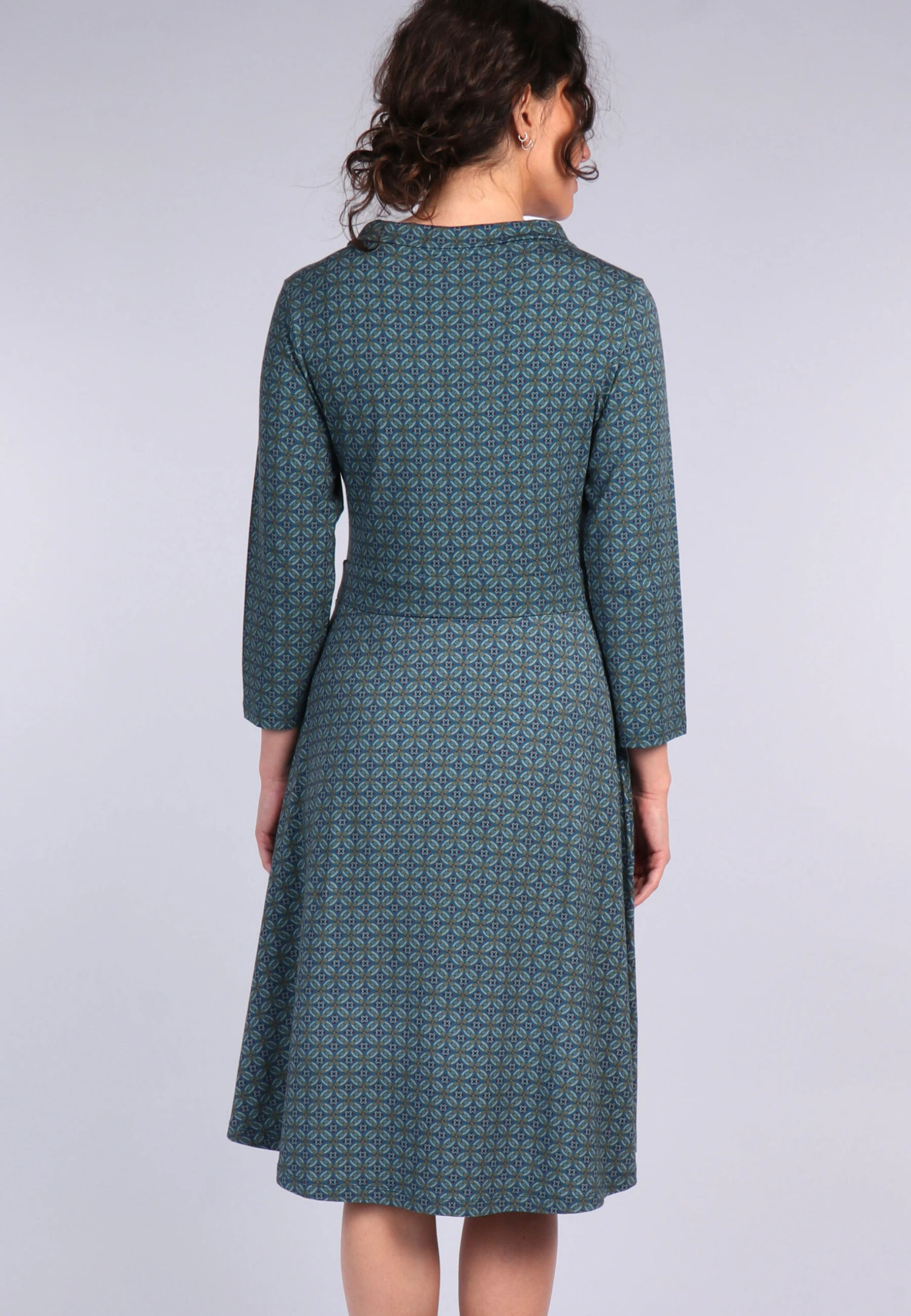 Kleid Cocolie Geo Flower - Deep Ocean 9 Kleid Cocolie Geo Flower - Deep Ocean – Bild 7