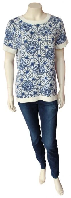 Piece Of Blue Damen Strickpulli Weiß, Indigo Blumen Druck -Modekleidung Piece of blue 1194 0287 0100 Strick kurz 2